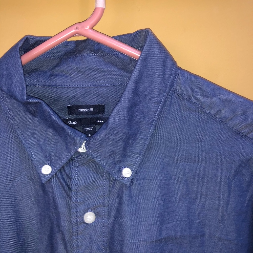GAP Men’s button down shirt